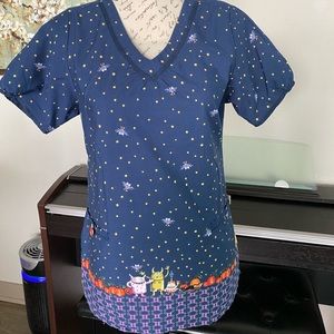 Women’s scrub top. Size small